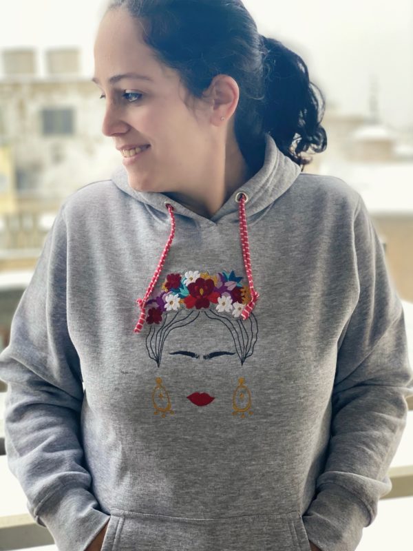 Sudadera de Frida bordada