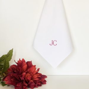 PAÑUELO CON INICIALES BORDADAS